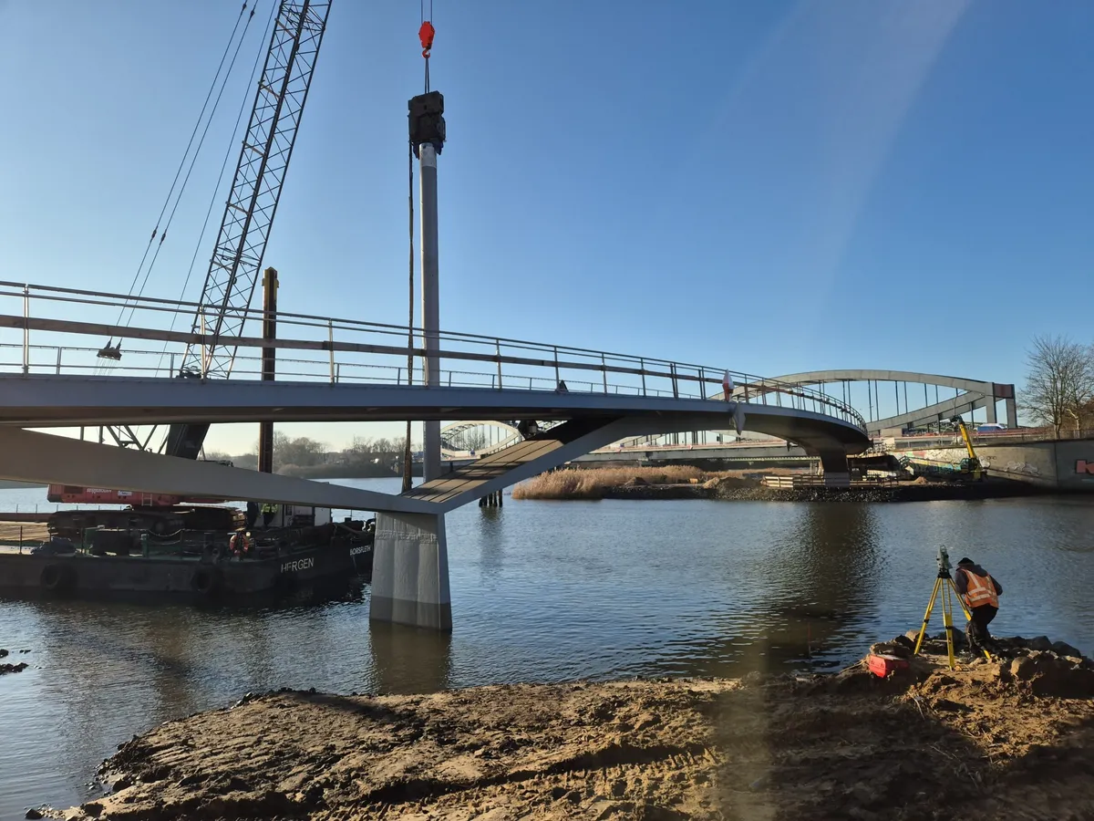2025-12-15_12-56-53_23.24.10.010 Entenwerder Brücke_ 2025-12-15_12-56-53_23.24.10.010 Entenwerder Brücke_